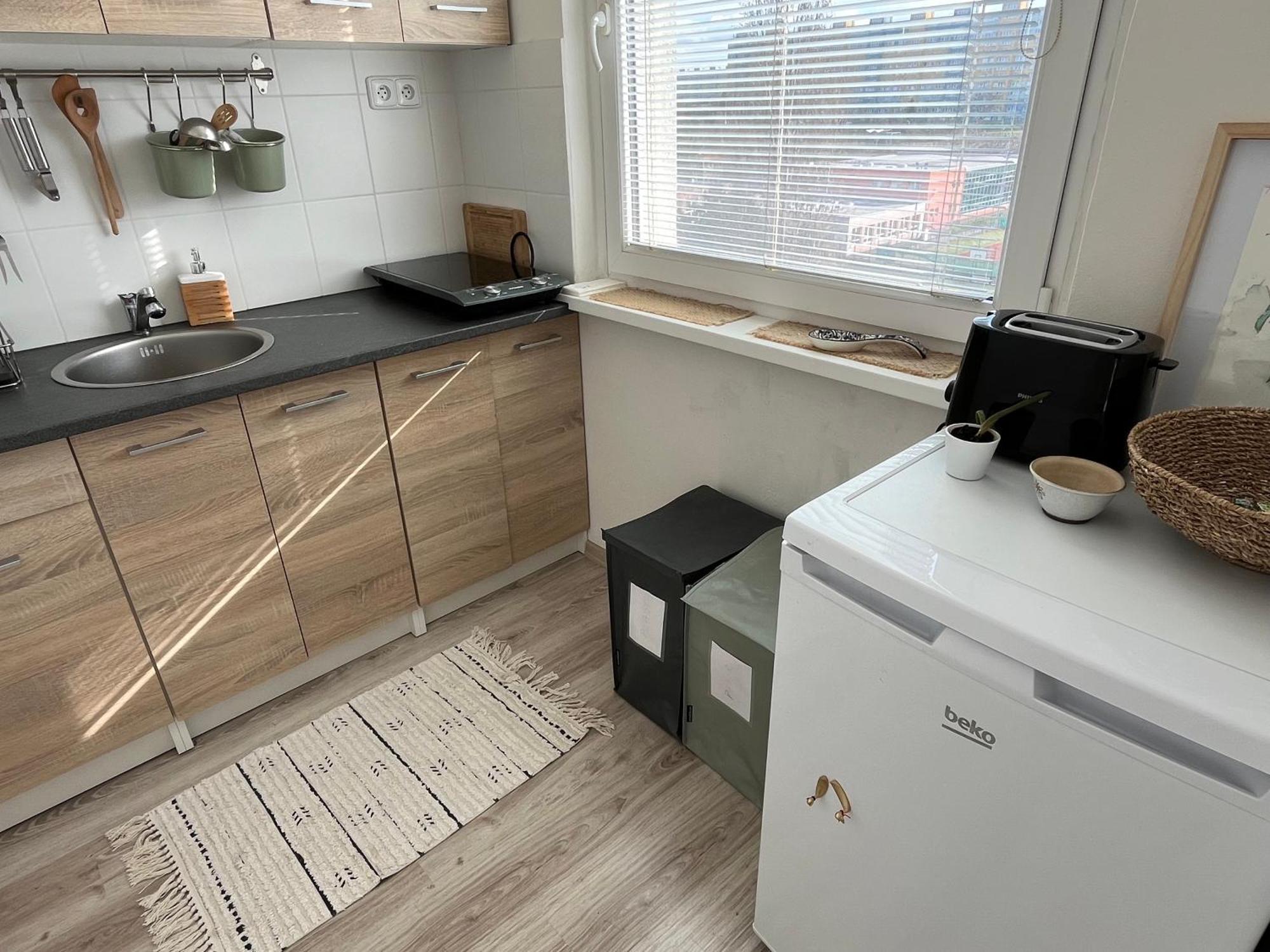 Sunny Minimalistic Flat Near Metro Opatov * Praga